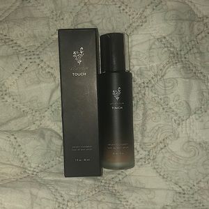 Younique serum+foundation. Brand new bottle. Color-Taffeta.